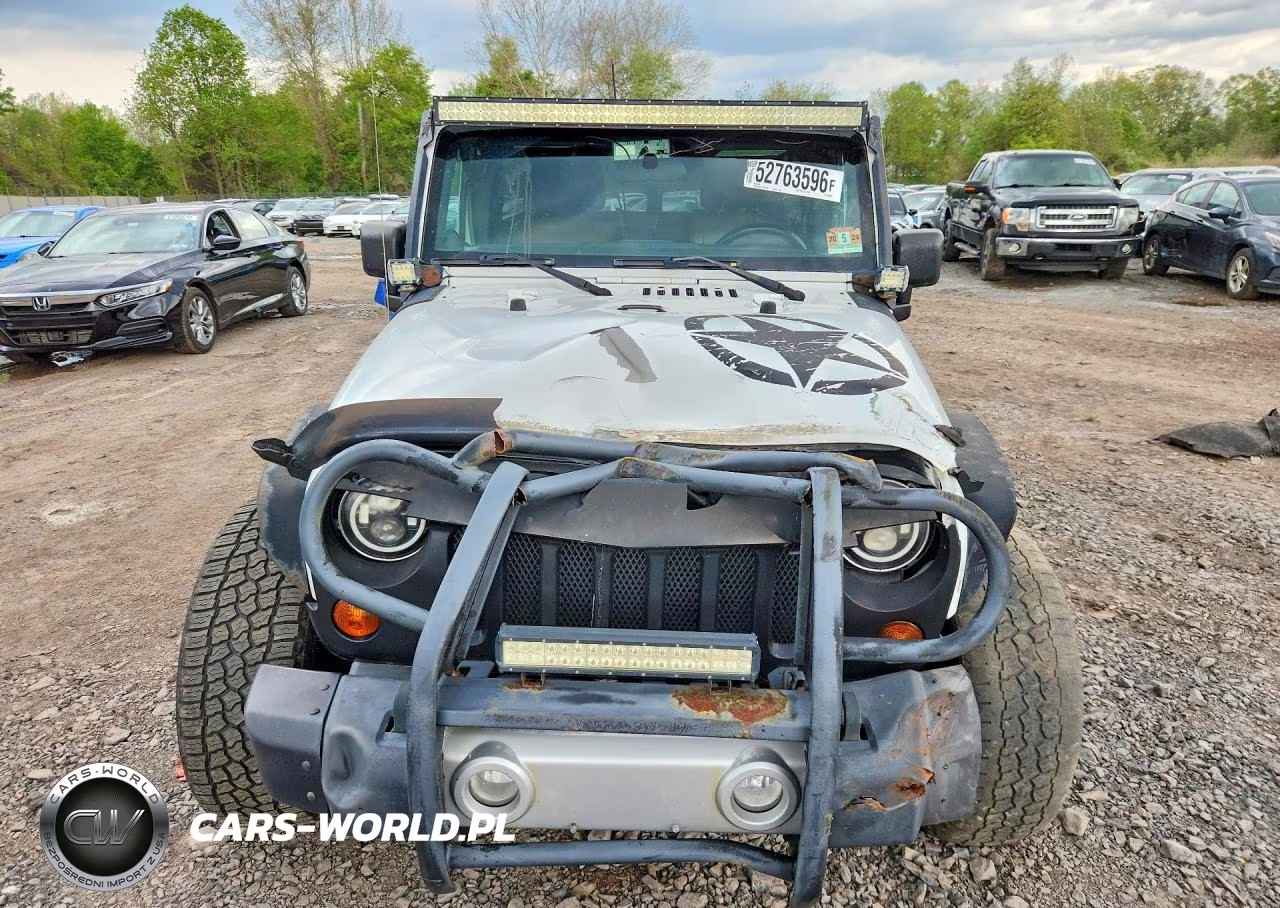2011 Jeep Wrangler Unlimited Sahara VIN:1J4BA5H12BL588592 - 5