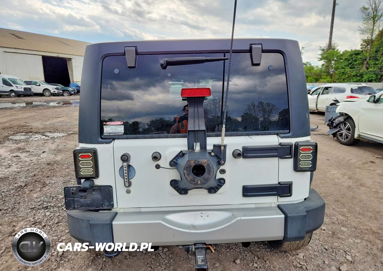 2011 Jeep Wrangler Unlimited Sahara VIN:1J4BA5H12BL588592 - 6