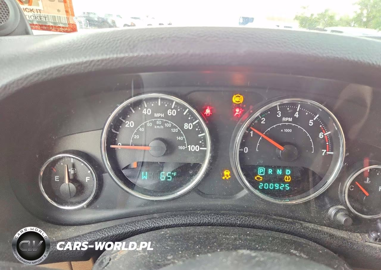 2011 Jeep Wrangler Unlimited Sahara VIN:1J4BA5H12BL588592 - 9