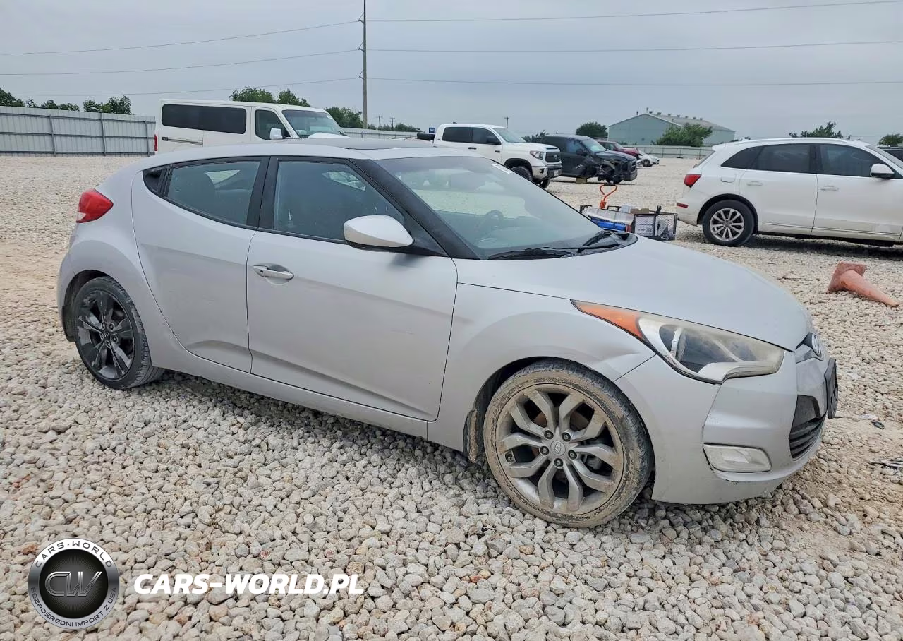2016 Hyundai Veloster Base VIN:KMHTC6AD3GU283453 - 4