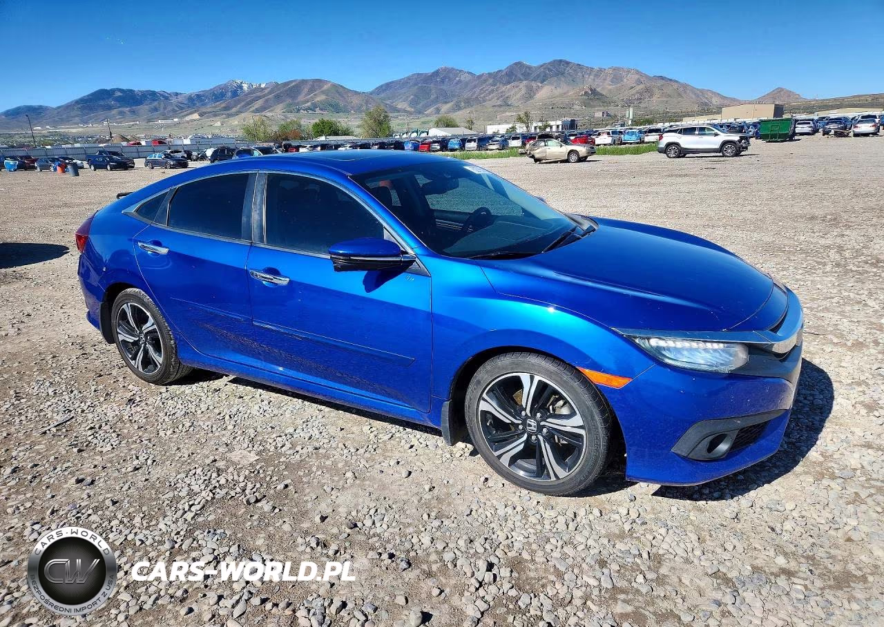 2016 Honda Civic Touring VIN:19XFC1F91GE018313 - 4