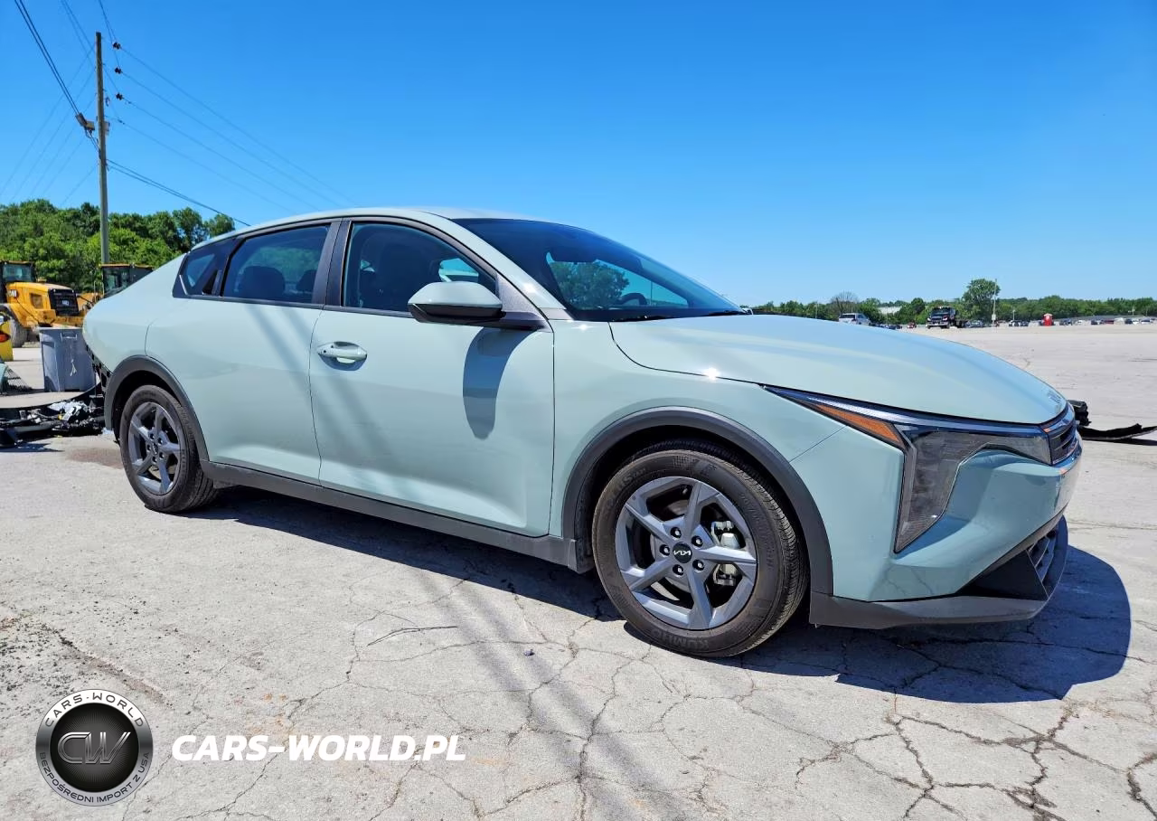 2025 Kia K4 Lxs VIN:3KPFT4DE9SE203381 - 4