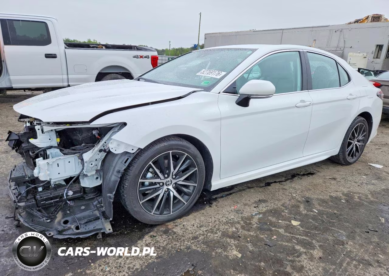 2024 Toyota Camry Hybrid Se