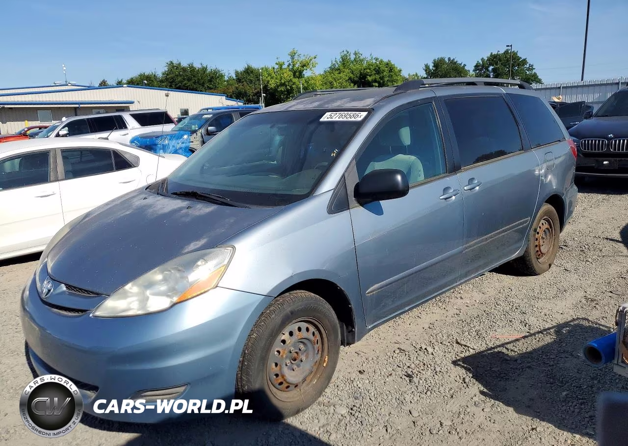 2010 Toyota Sienna Le 8-Passenger