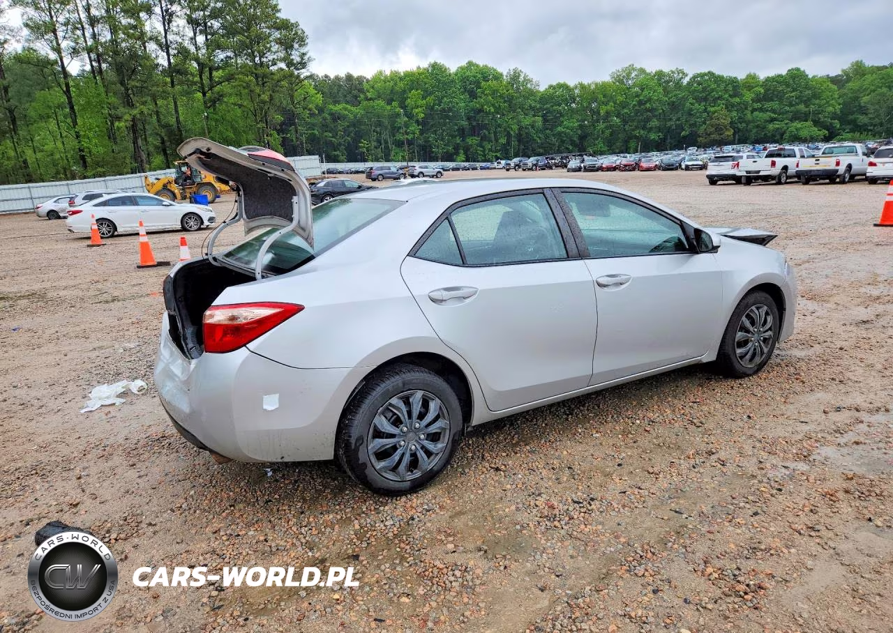 2018 Toyota Corolla L VIN:5YFBURHE4JP760117 - 3