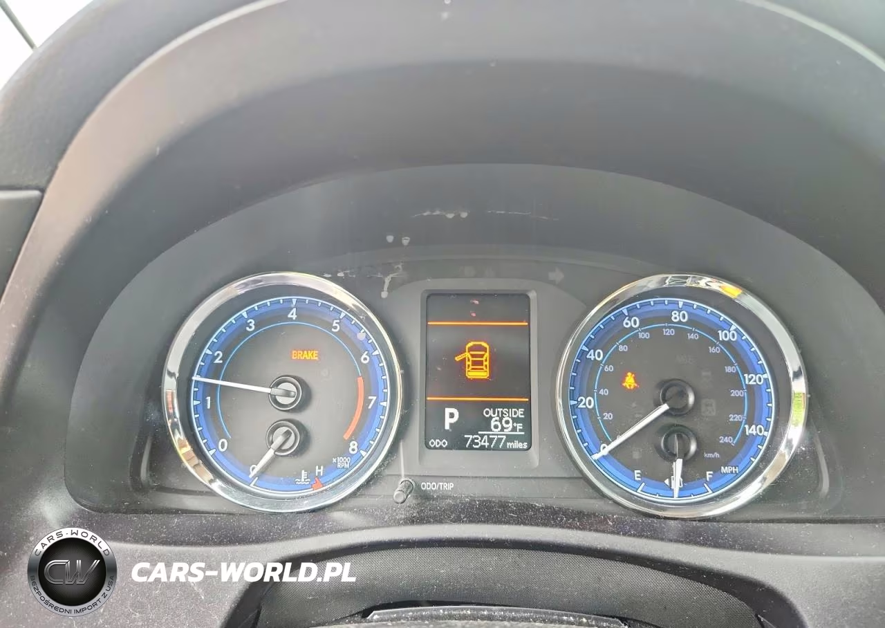 2018 Toyota Corolla L VIN:5YFBURHE4JP760117 - 9