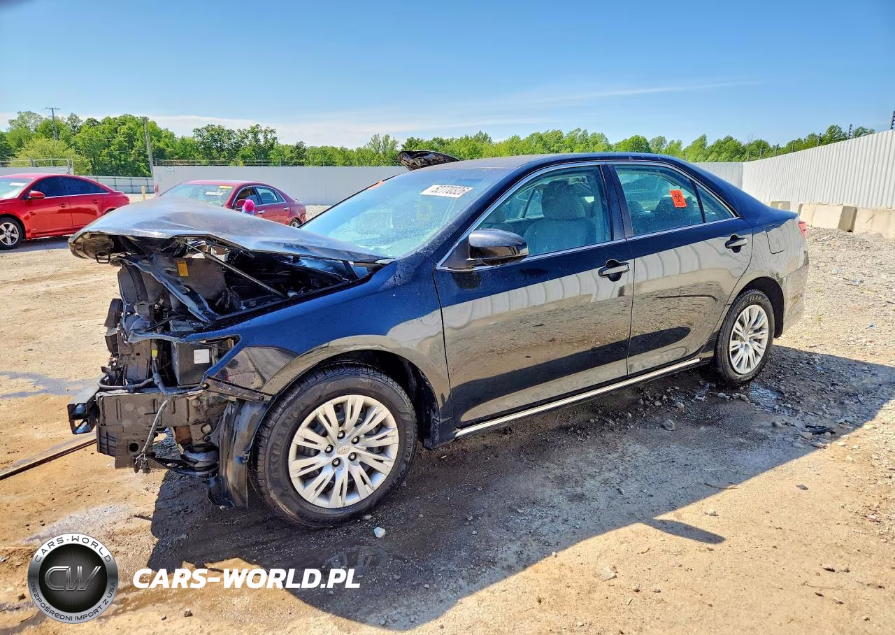 2013 Toyota Camry Le – zdjęcie 1 z 13