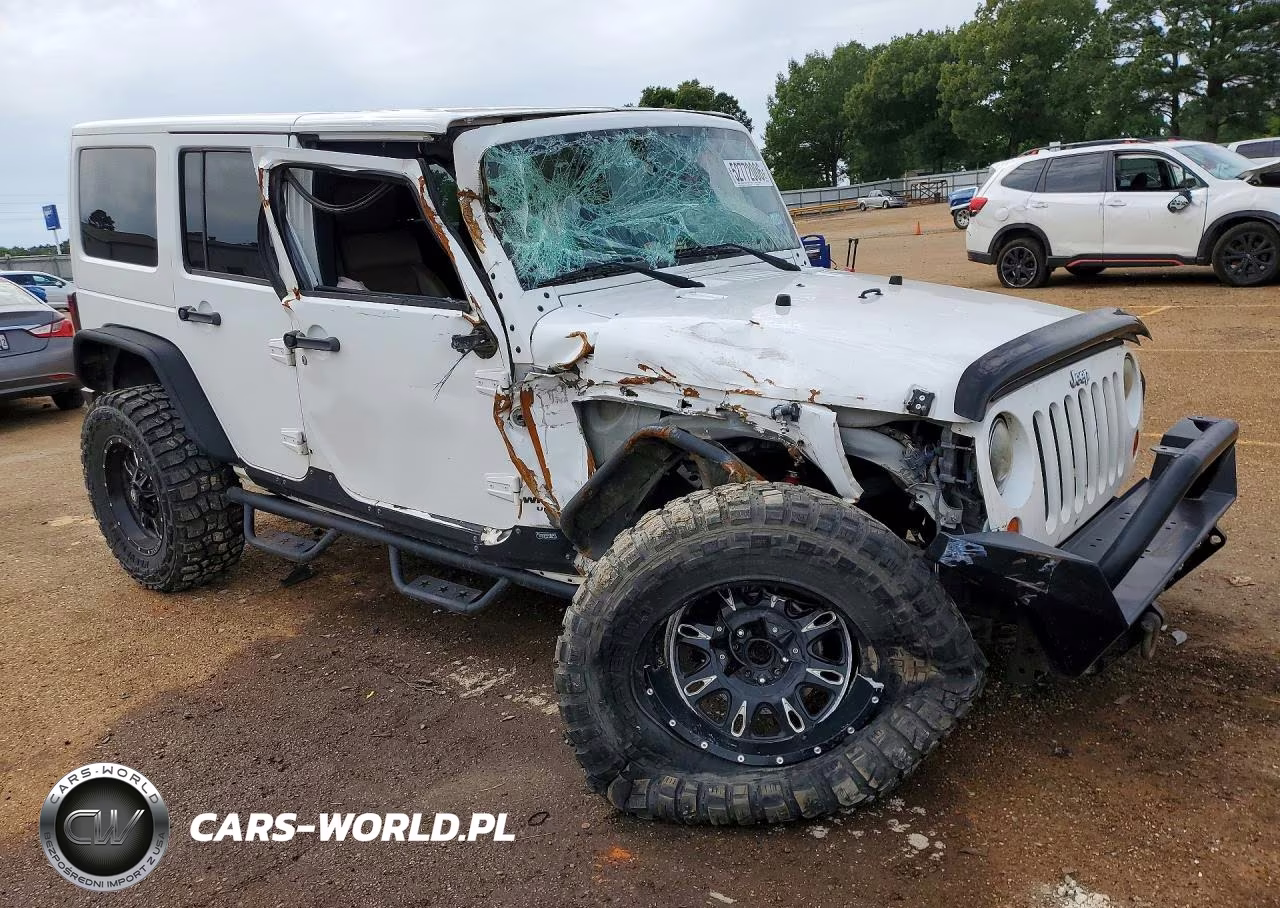 2012 Jeep Wrangler Unlimited Sahara VIN:1C4HJWEG2CL136447 - 4