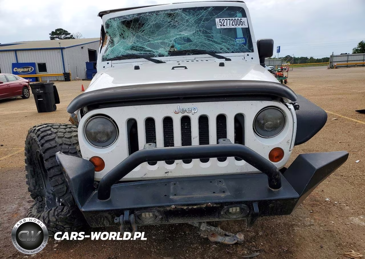 2012 Jeep Wrangler Unlimited Sahara VIN:1C4HJWEG2CL136447 - 5