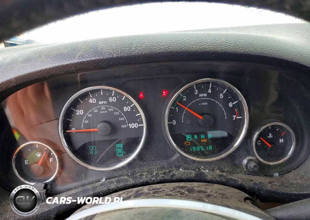 2012 Jeep Wrangler Unlimited Sahara VIN:1C4HJWEG2CL136447 - 9