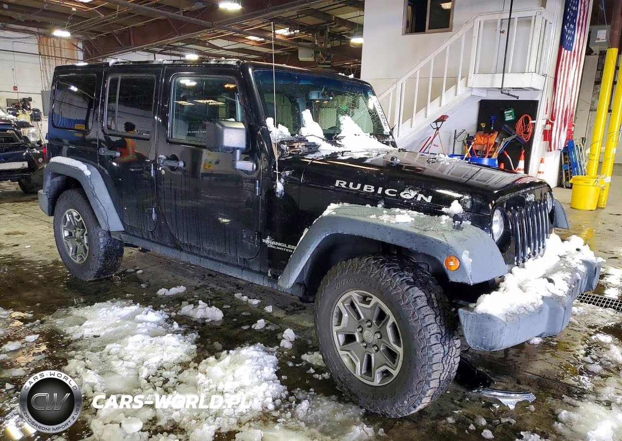 2015 Jeep Wrangler Unlimited Rubicon VIN:1C4BJWFG8FL558585 - 4
