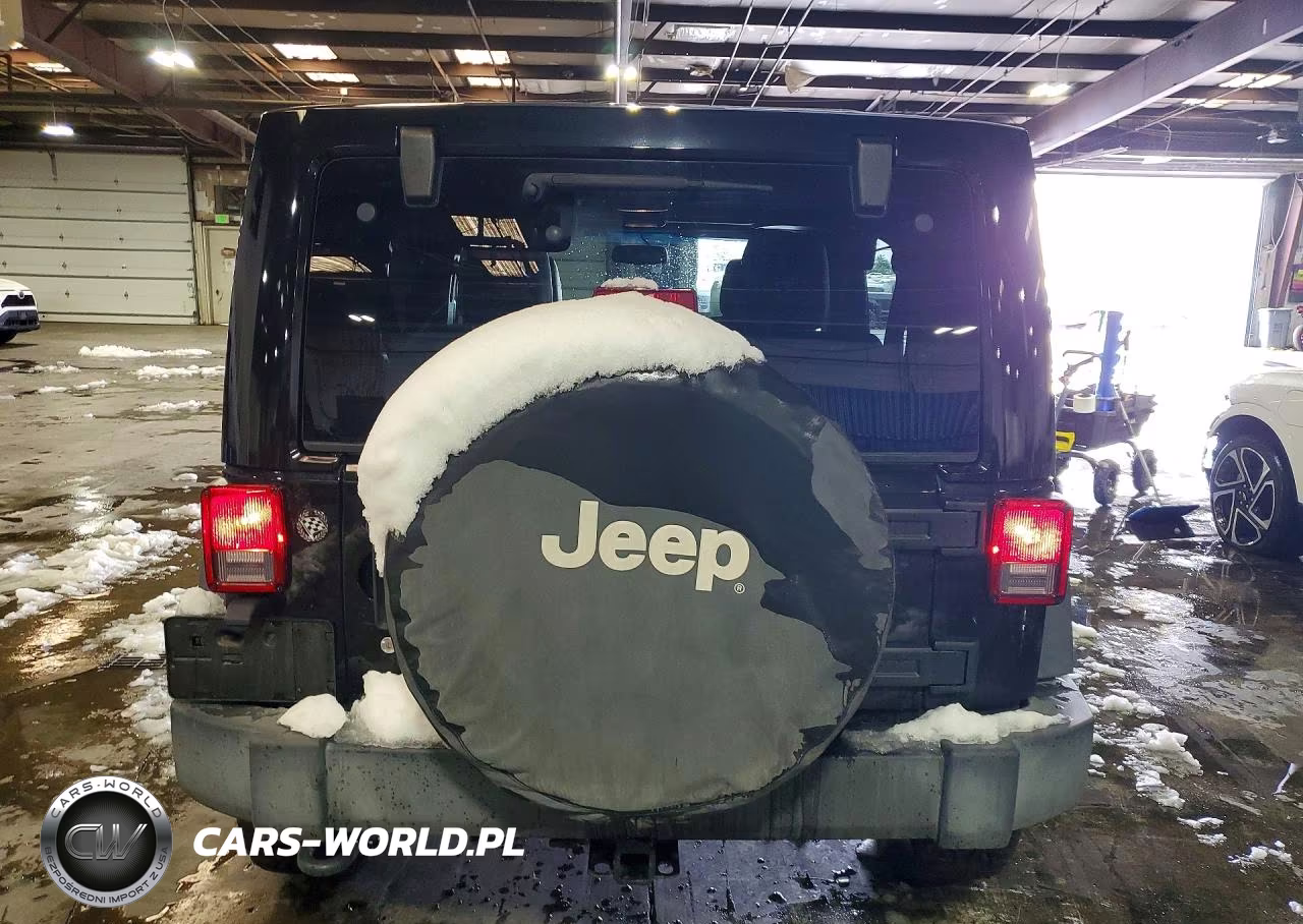2015 Jeep Wrangler Unlimited Rubicon VIN:1C4BJWFG8FL558585 - 6