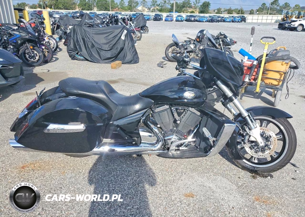 2011 Victory Motorcycles Cross Country Standard – zdjęcie 1 z 9