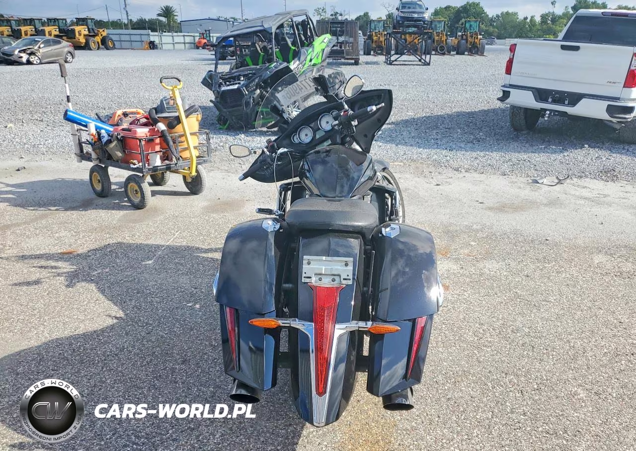 2011 Victory Motorcycles Cross Country Standard VIN:5VPDB36N1B3000916 - 4