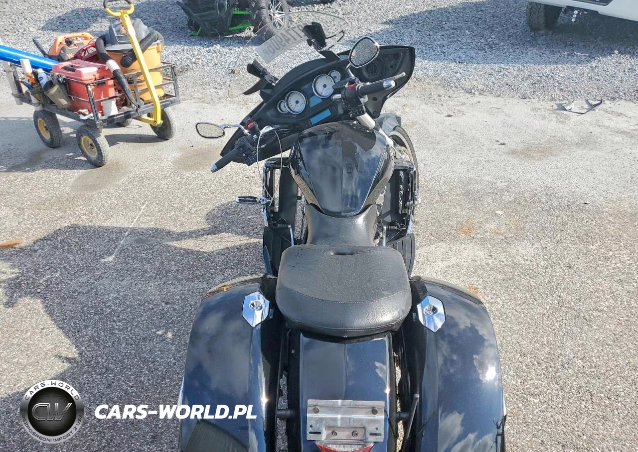 2011 Victory Motorcycles Cross Country Standard VIN:5VPDB36N1B3000916 - 6