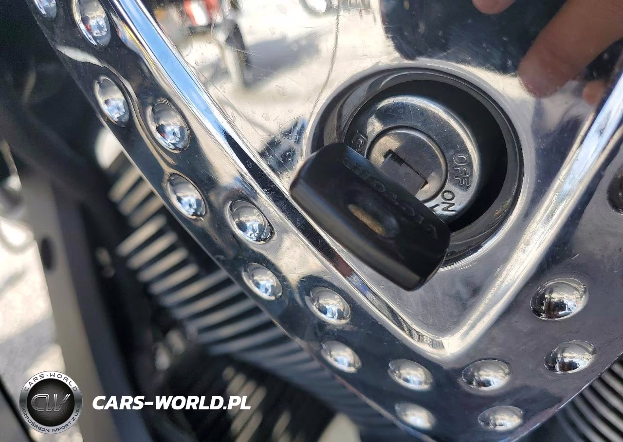 2011 Victory Motorcycles Cross Country Standard VIN:5VPDB36N1B3000916 - 8