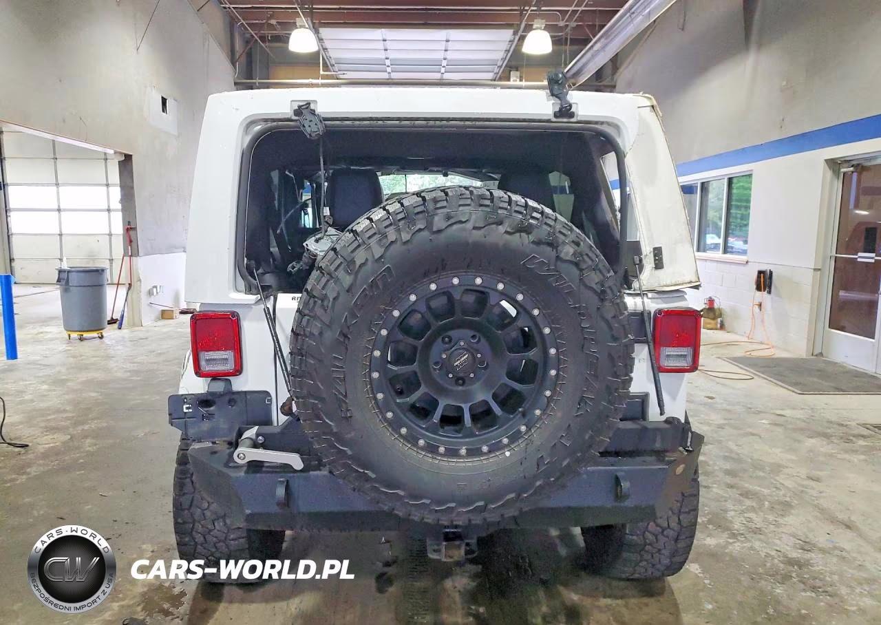 2016 Jeep Wrangler Unlimited Sahara VIN:1C4BJWEG7GL253629 - 6