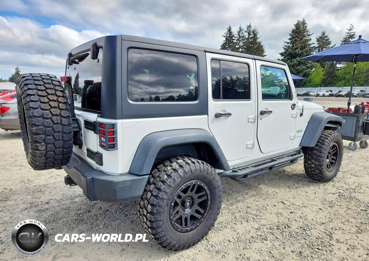 2014 Jeep Wrangler Unlimited Sport VIN:1C4BJWDG5EL145797 - 3