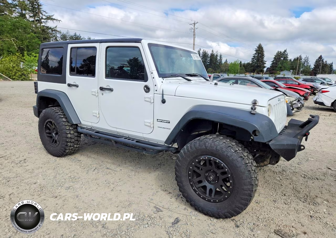 2014 Jeep Wrangler Unlimited Sport VIN:1C4BJWDG5EL145797 - 4