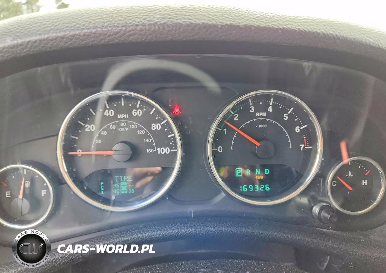 2014 Jeep Wrangler Unlimited Sport VIN:1C4BJWDG5EL145797 - 9