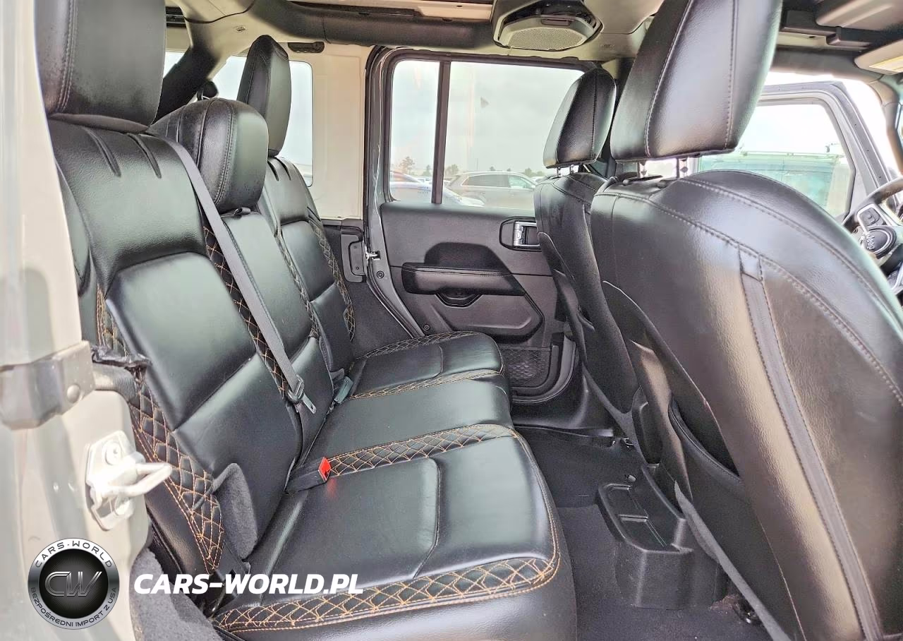 2021 Jeep Wrangler Unlimited Sahara VIN:1C4HJXEN6MW836802 - 10