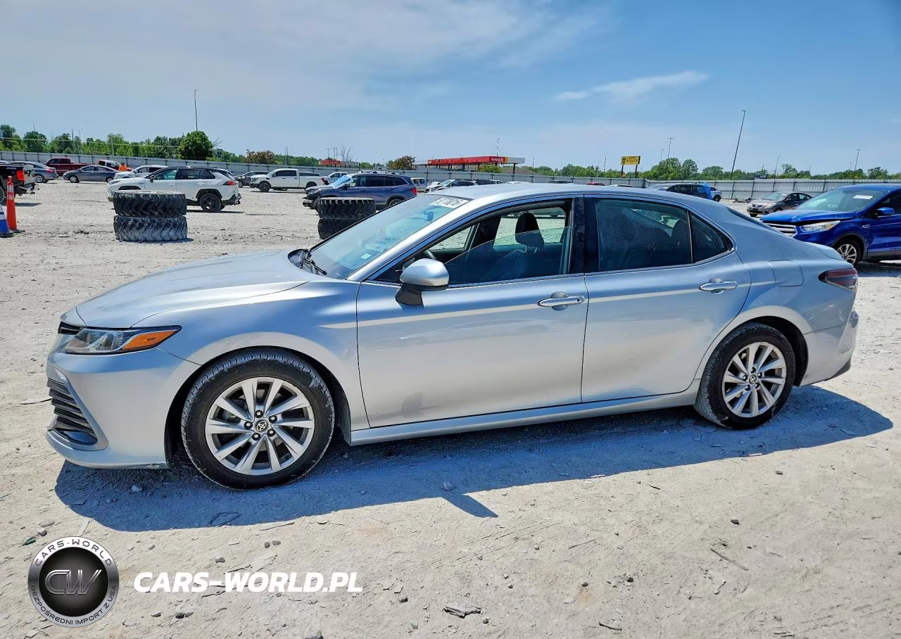 2023 Toyota Camry Le – zdjęcie 1 z 12