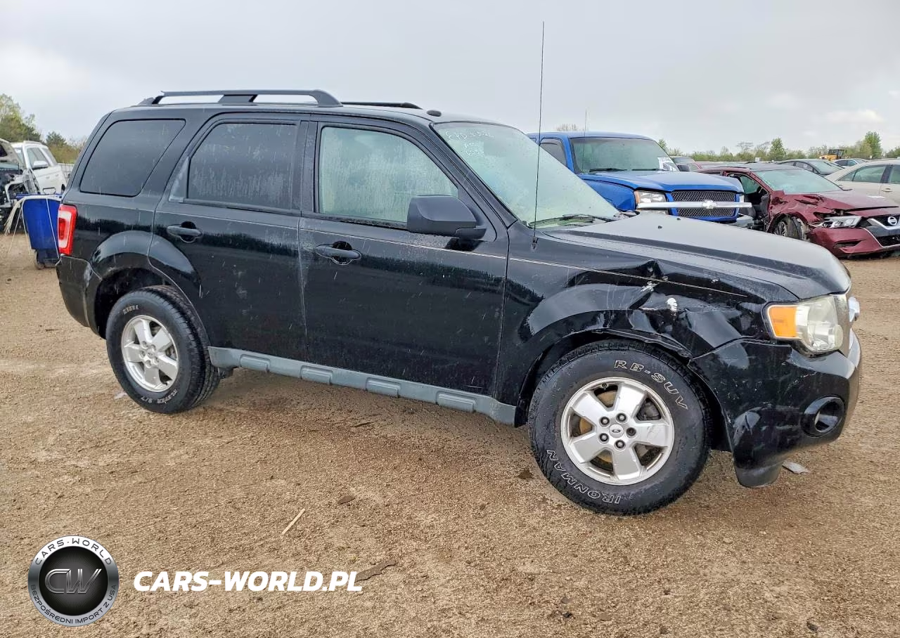 2010 Ford Escape Xlt VIN:1FMCU0D70AKC17560 - 4