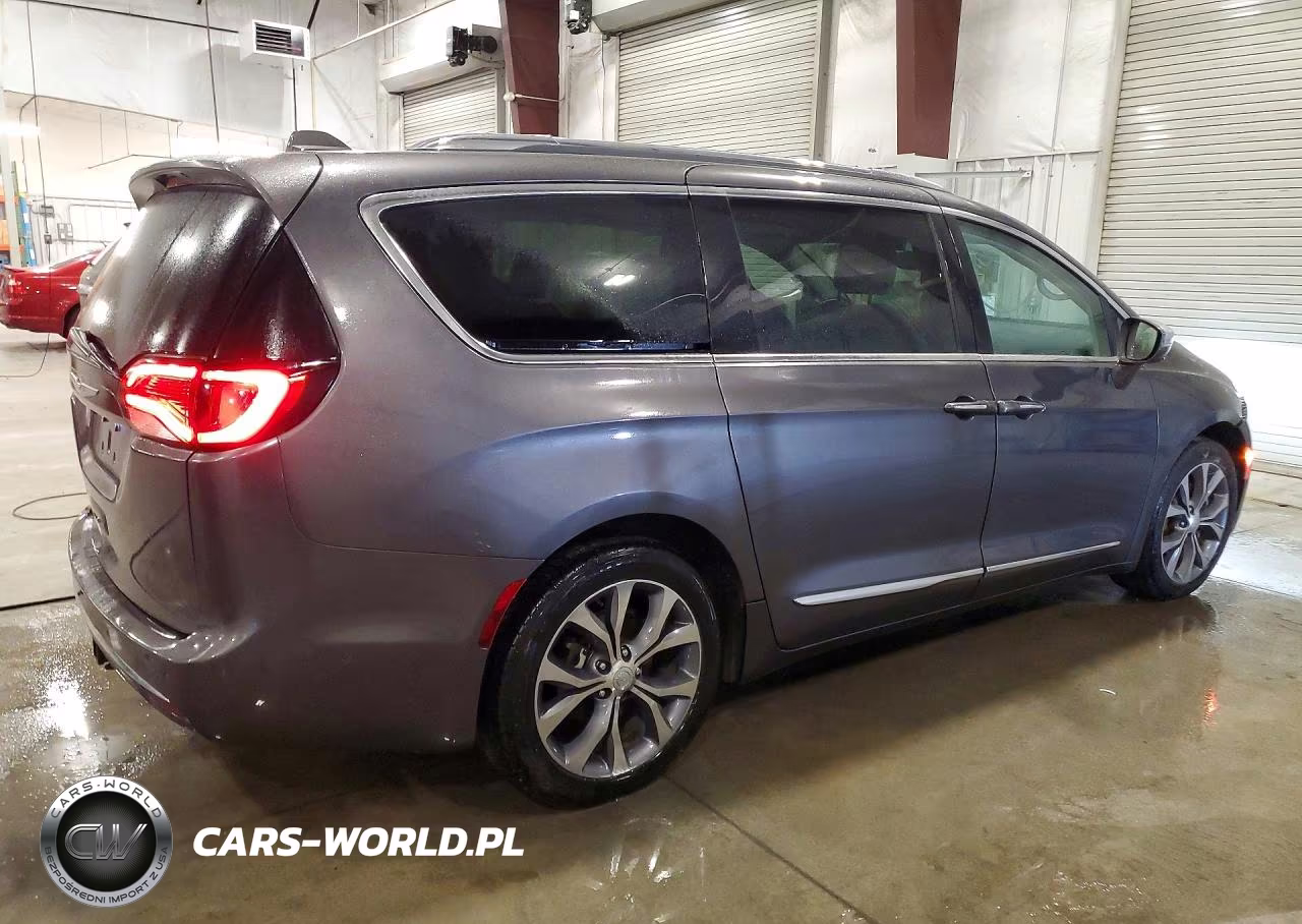 2017 Chrysler Pacifica Limited VIN:2C4RC1GG7HR627500 - 3