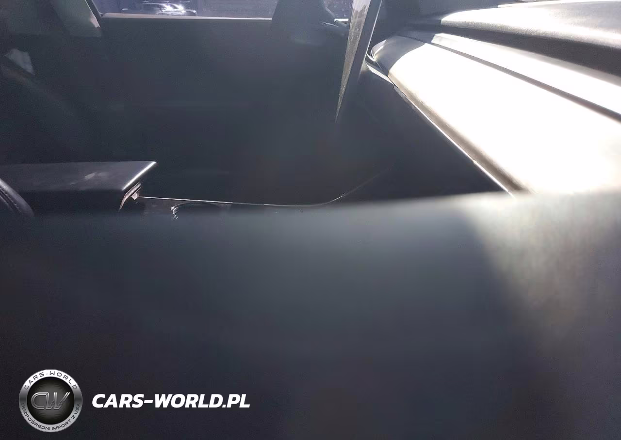 2020 Tesla Model Y VIN:5YJYGDEF1LF011923 - 10