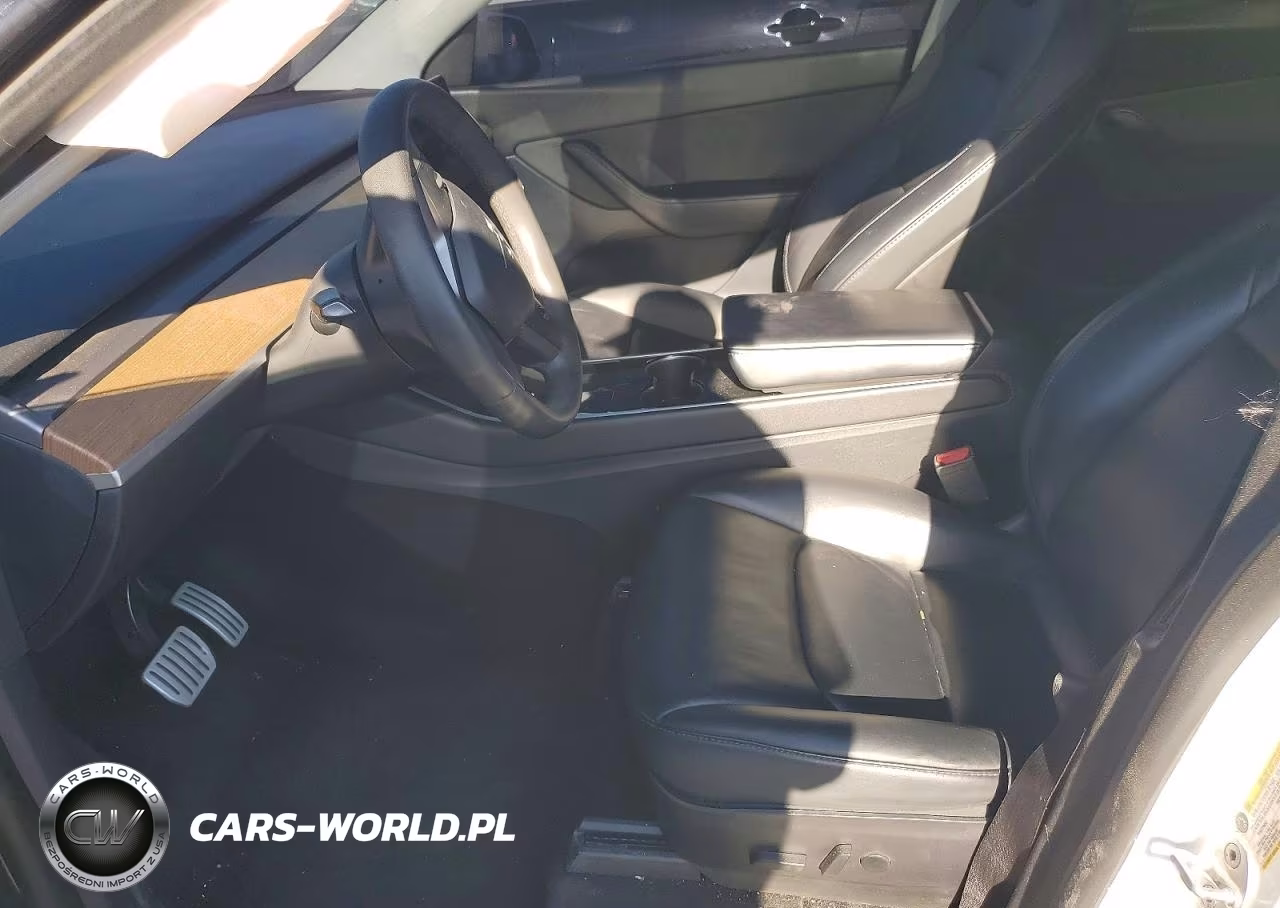 2020 Tesla Model Y VIN:5YJYGDEF1LF011923 - 7