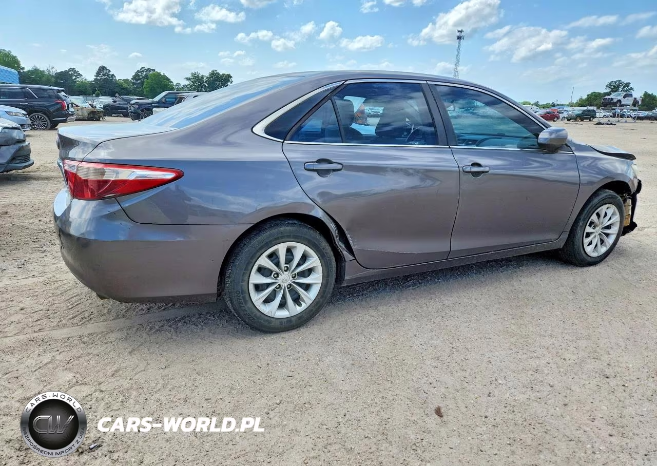 2016 Toyota Camry Le VIN:4T4BF1FK0GR559140 - 3