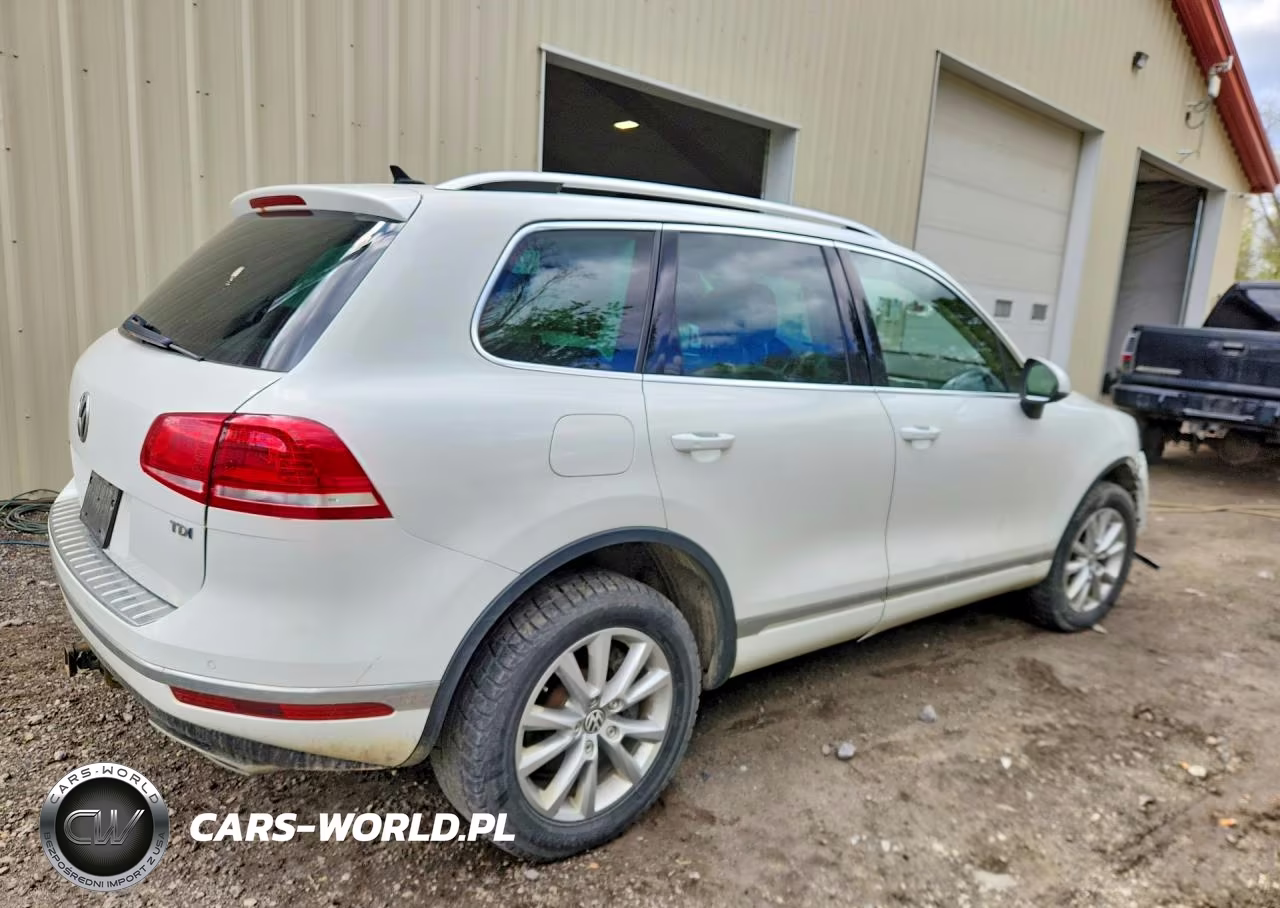 2015 Volkswagen Touareg V6 Tdi VIN:WVGEP9BP2FD003219 - 3