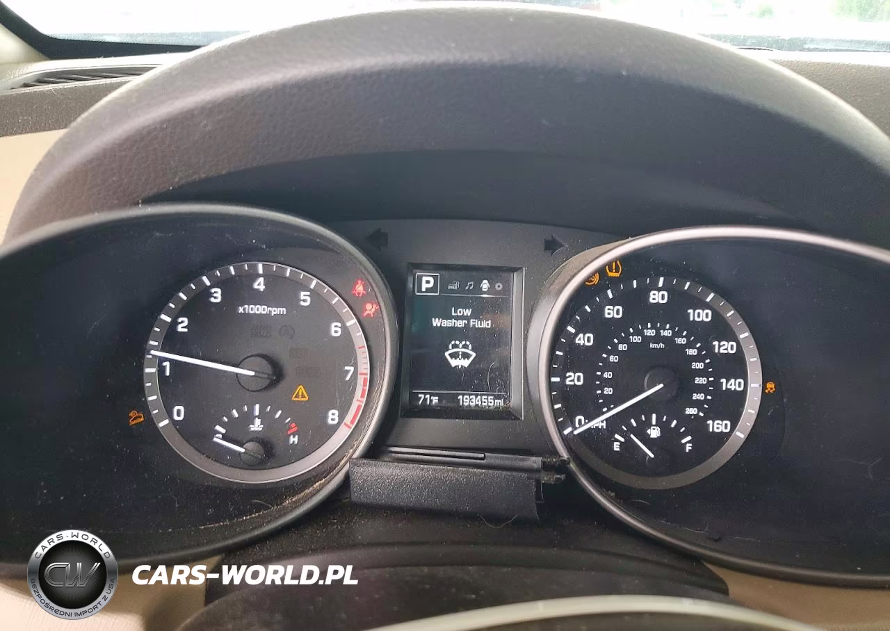 2017 Hyundai Santa Fe Sport 2.4L VIN:5NMZU3LB6HH010666 - 9