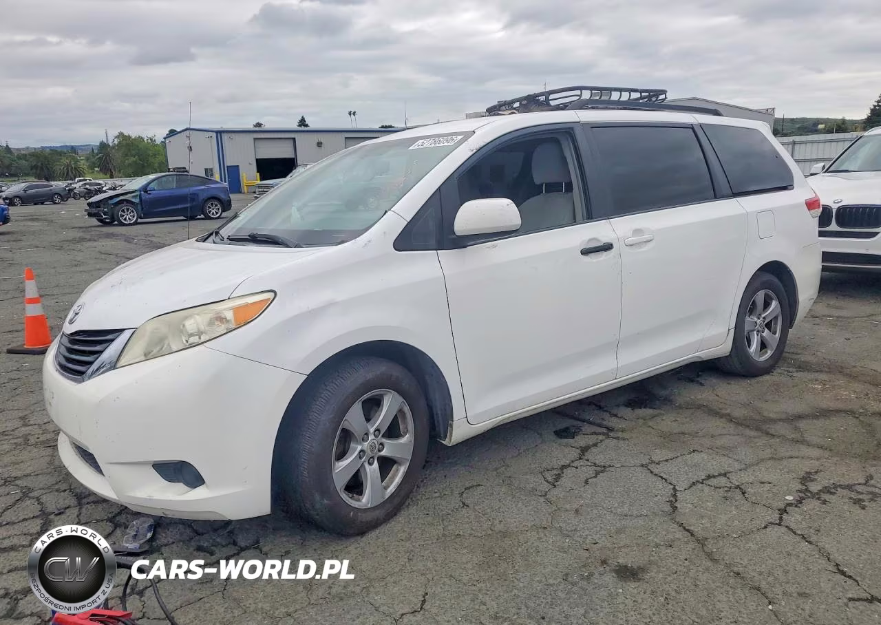2012 Toyota Sienna Le 8-Passenger