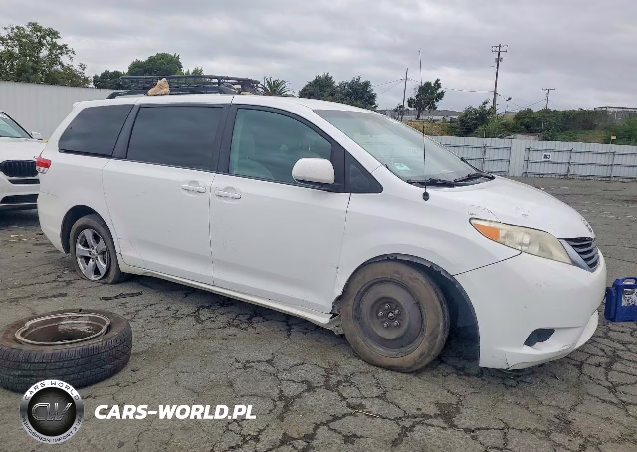 2012 Toyota Sienna Le 8-Passenger VIN:5TDKA3DC2CS015385 - 4