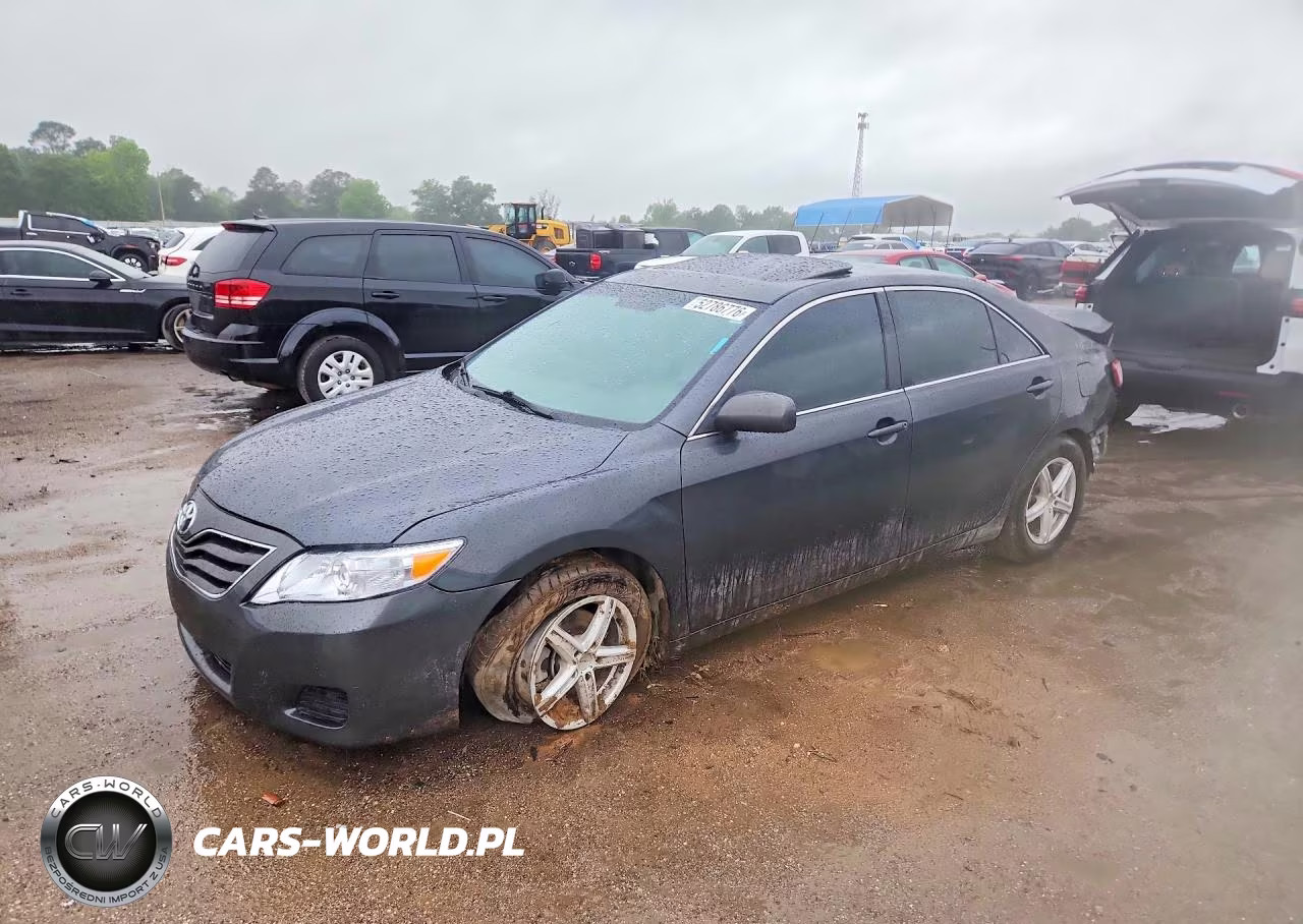 2010 Toyota Camry Le V6 – zdjęcie 1 z 12