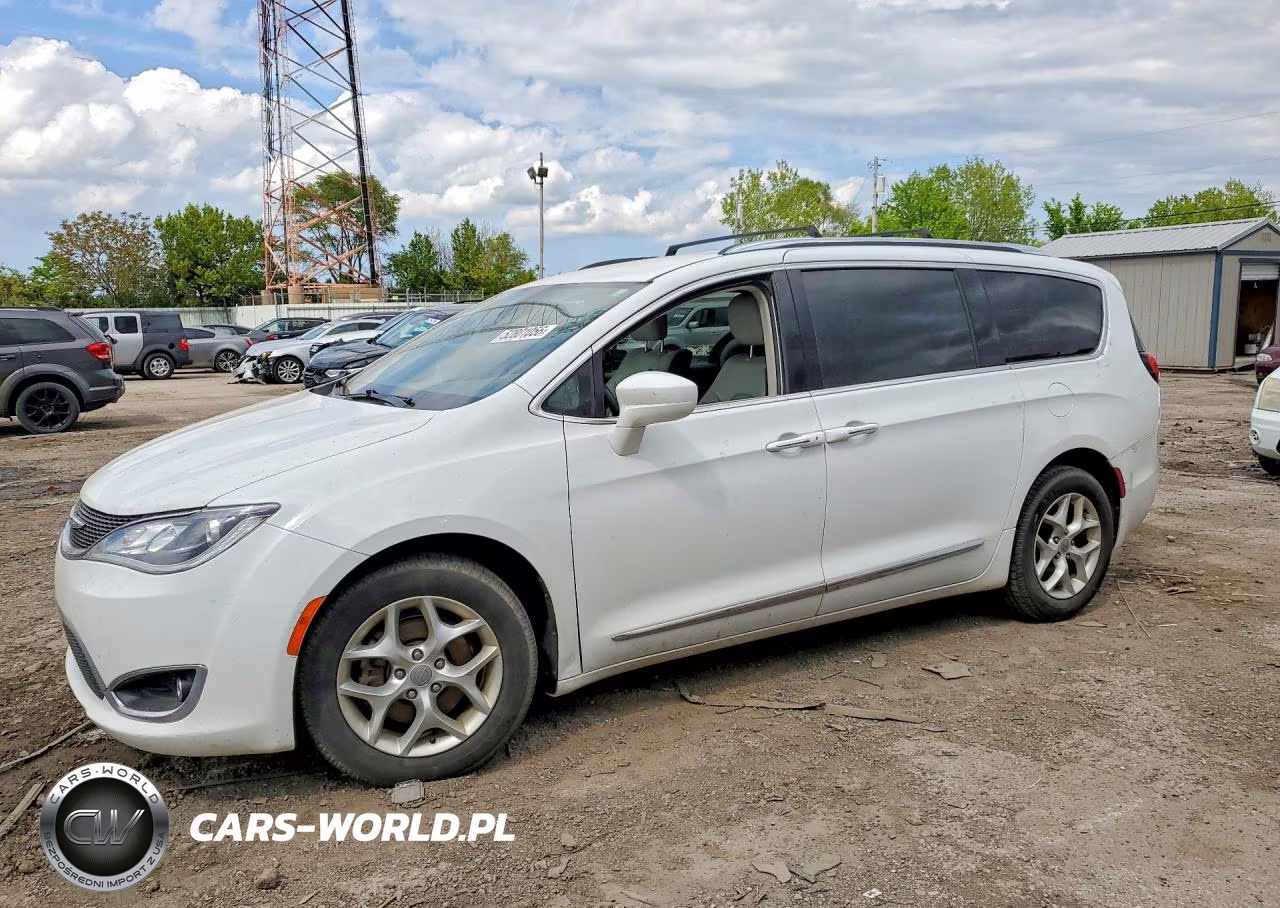 2017 Chrysler Pacifica Touring L Plus