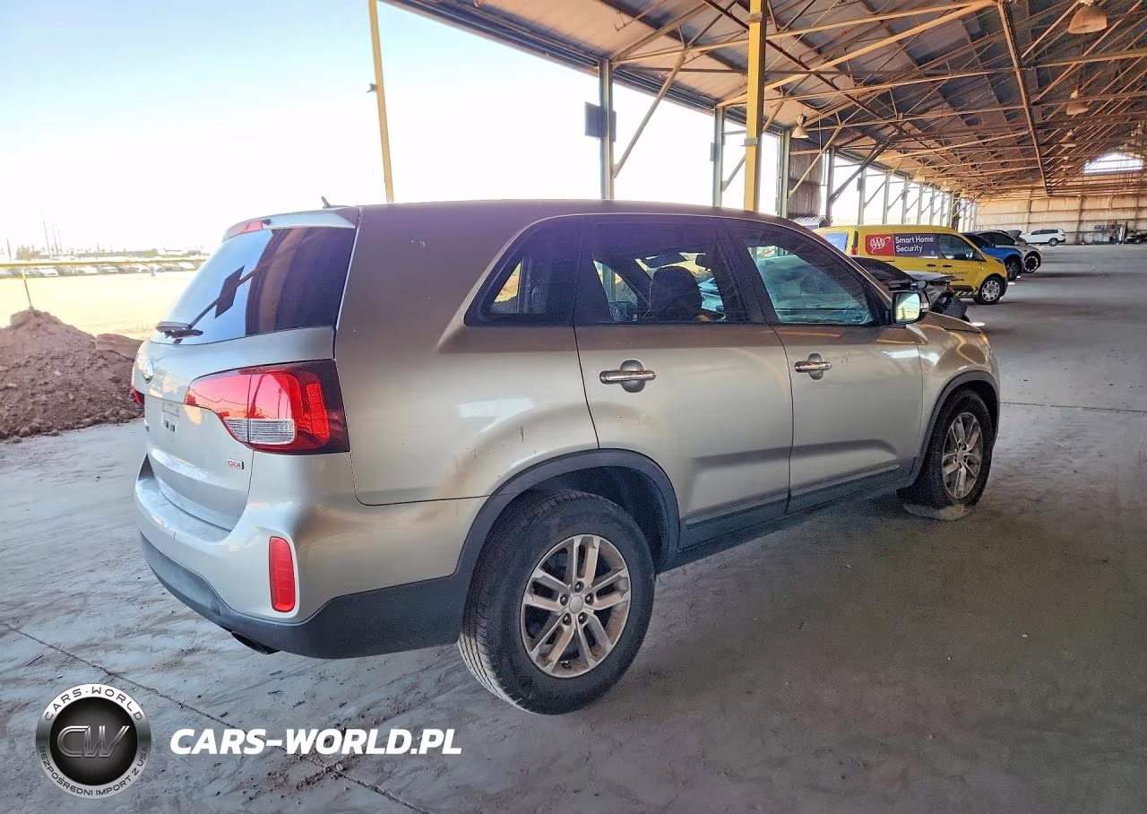 2015 Kia Sorento VIN:5XYKT3A60FG551794 - 3