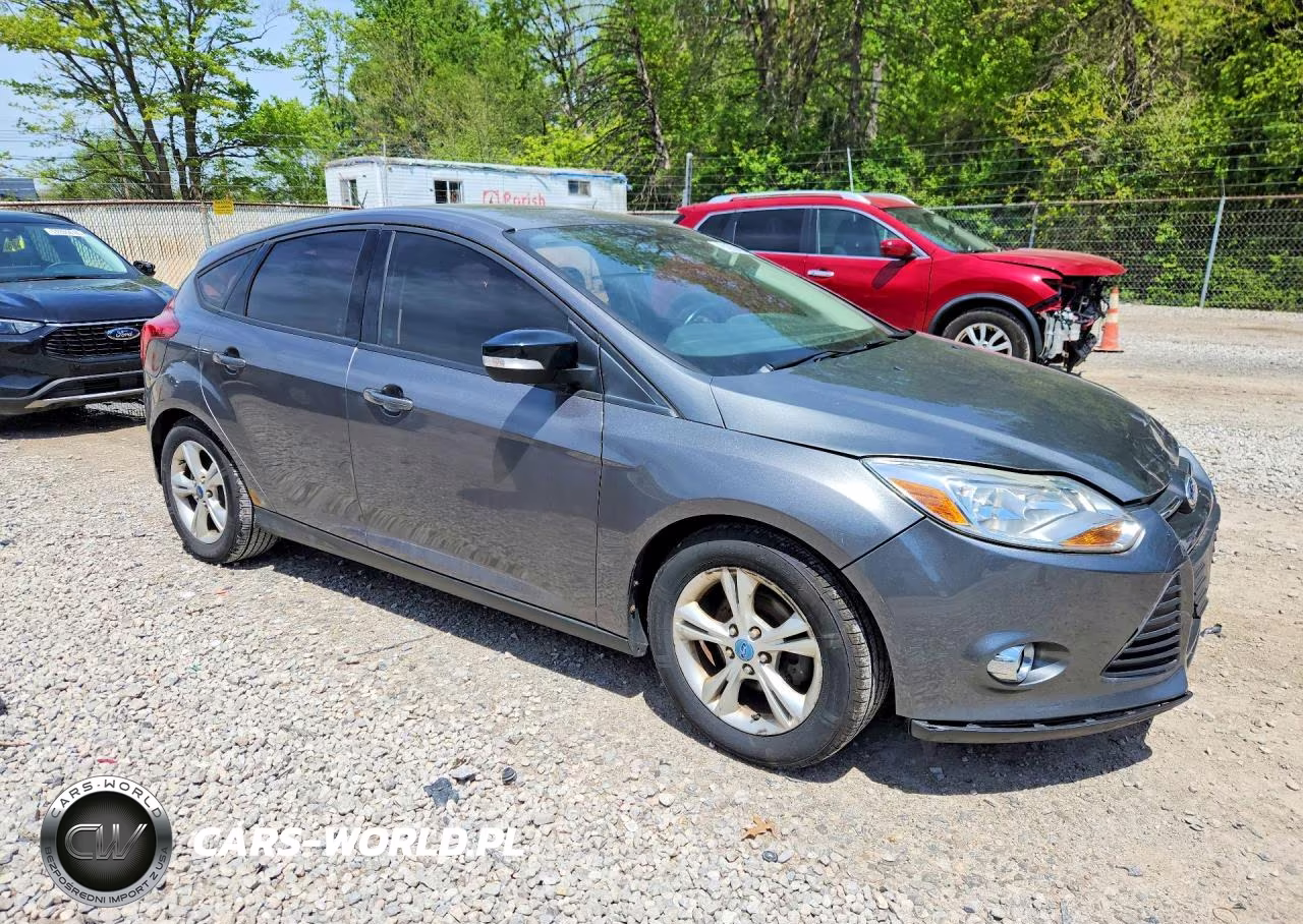 2012 Ford Focus Se VIN:1FAHP3K26CL463932 - 4