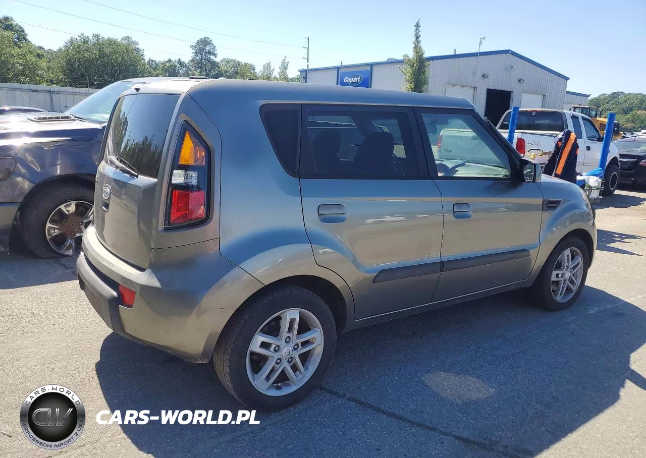 2010 Kia Soul + VIN:KNDJT2A29A7032932 - 3