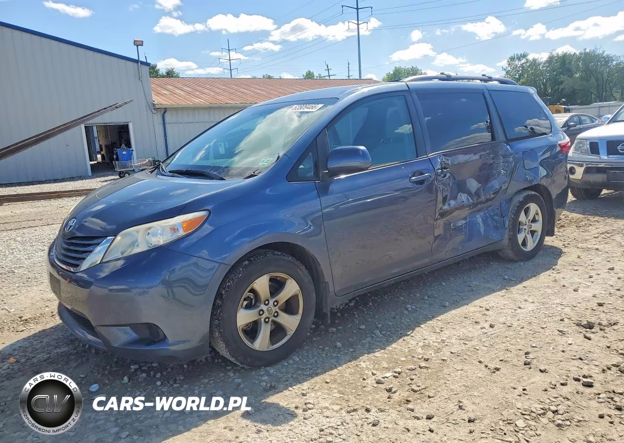 2017 Toyota Sienna Le – zdjęcie 1 z 13