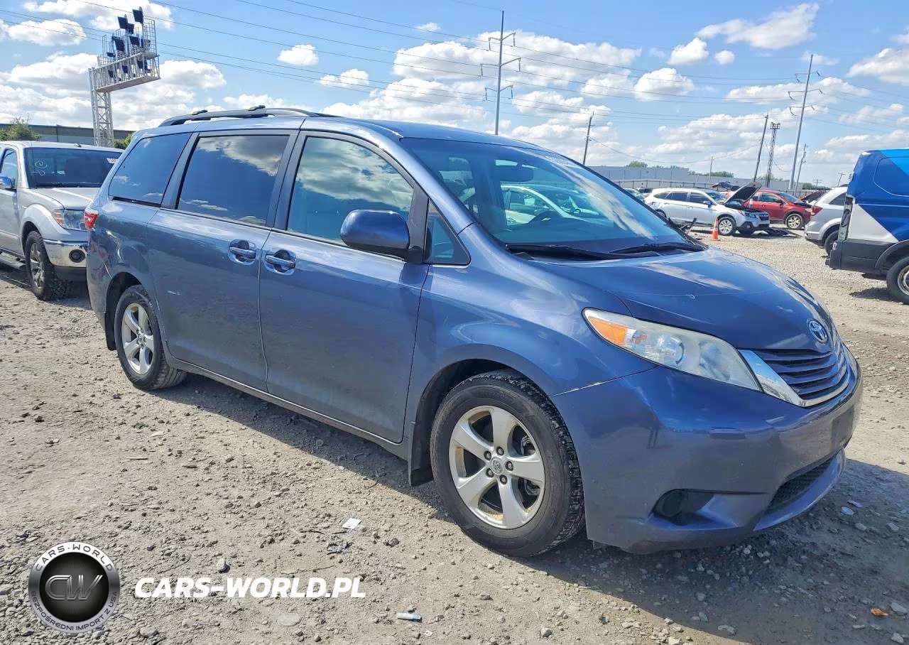 2017 Toyota Sienna Le VIN:5TDKZ3DC1HS821282 - 4