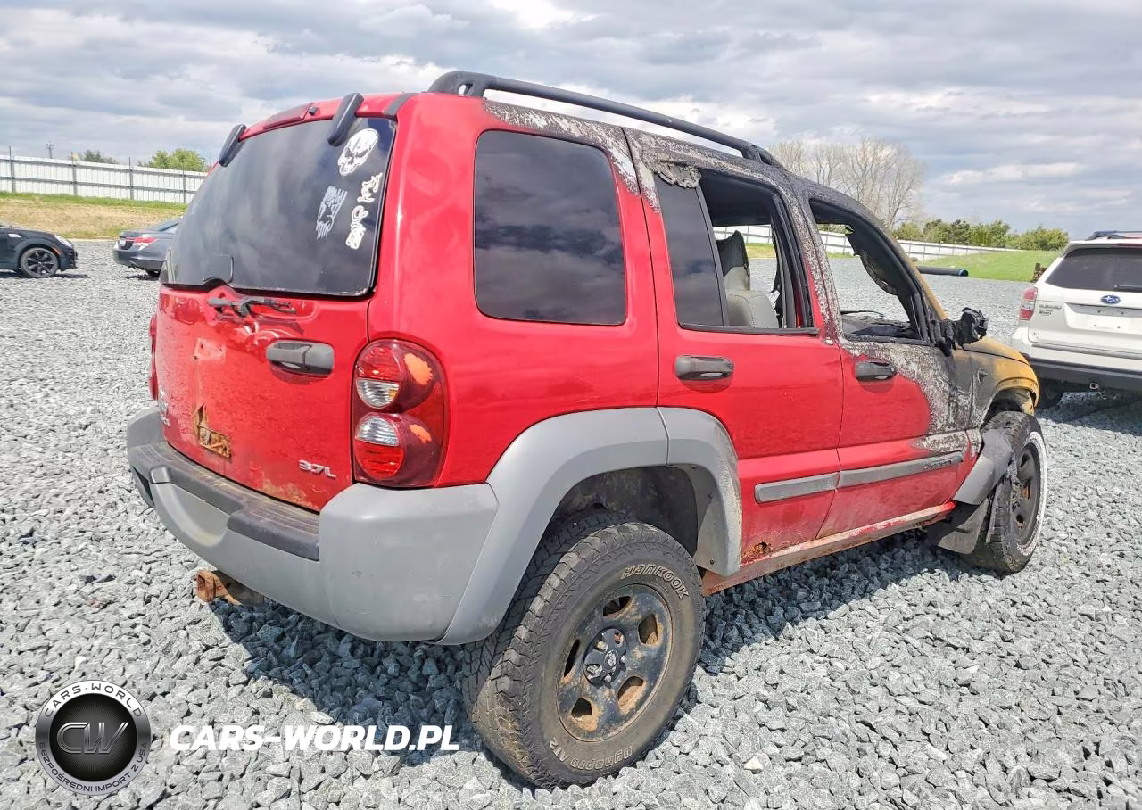 2005 Jeep Liberty Sport VIN:1J4GL48K85W587825 - 3
