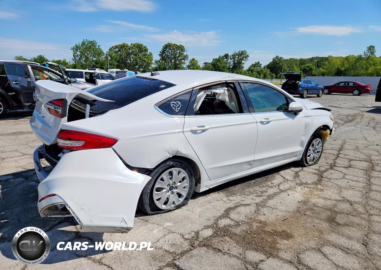 2019 Ford Fusion S VIN:3FA6P0G75KR251047 - 3