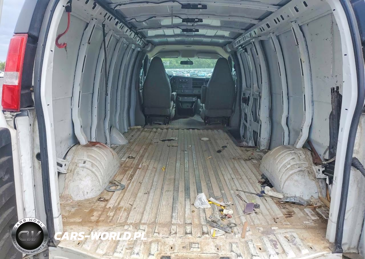 2018 Chevrolet Express G2500 VIN:1GCWGBFP2J1263978 - 10