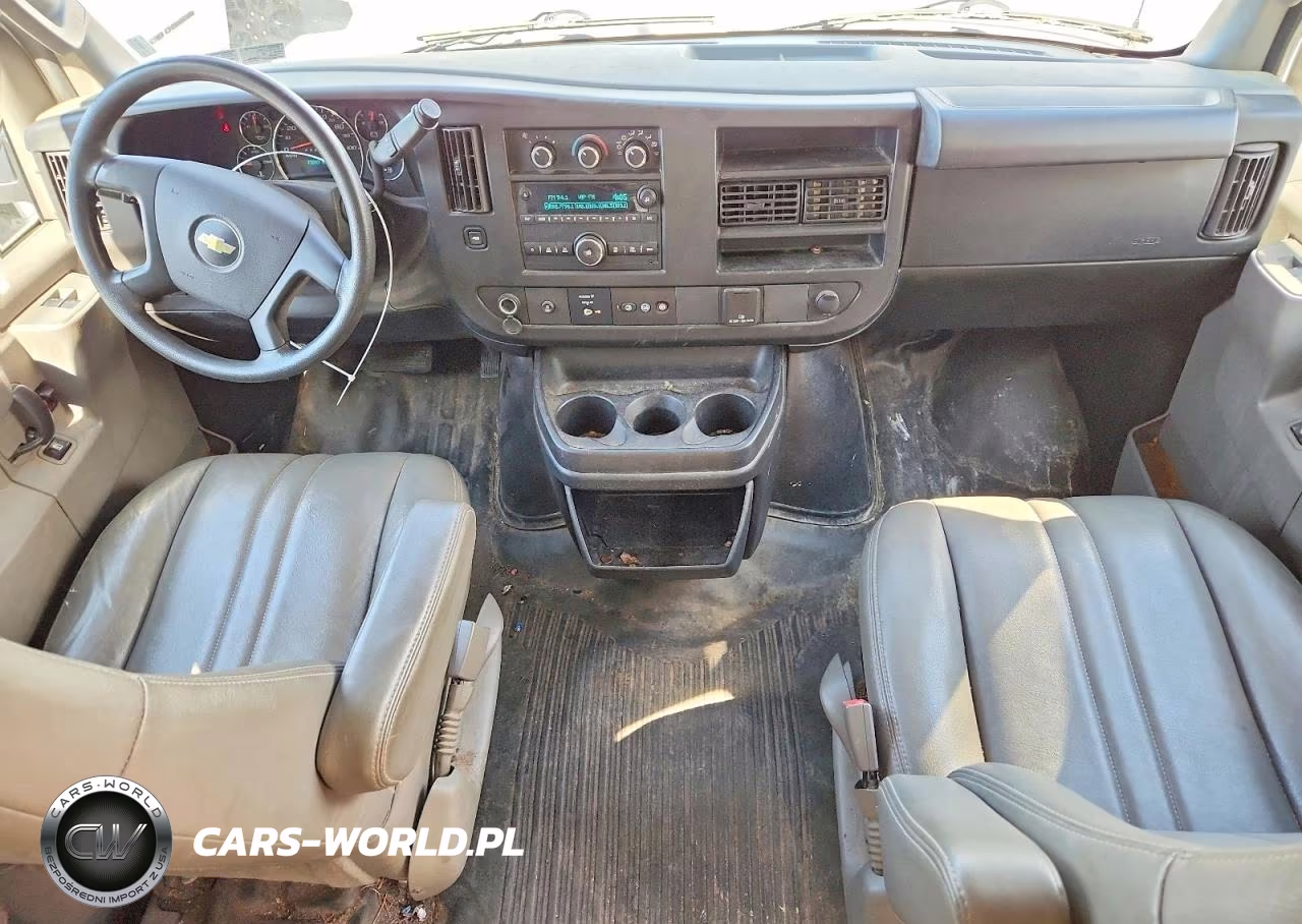 2018 Chevrolet Express G2500 VIN:1GCWGBFP2J1263978 - 8