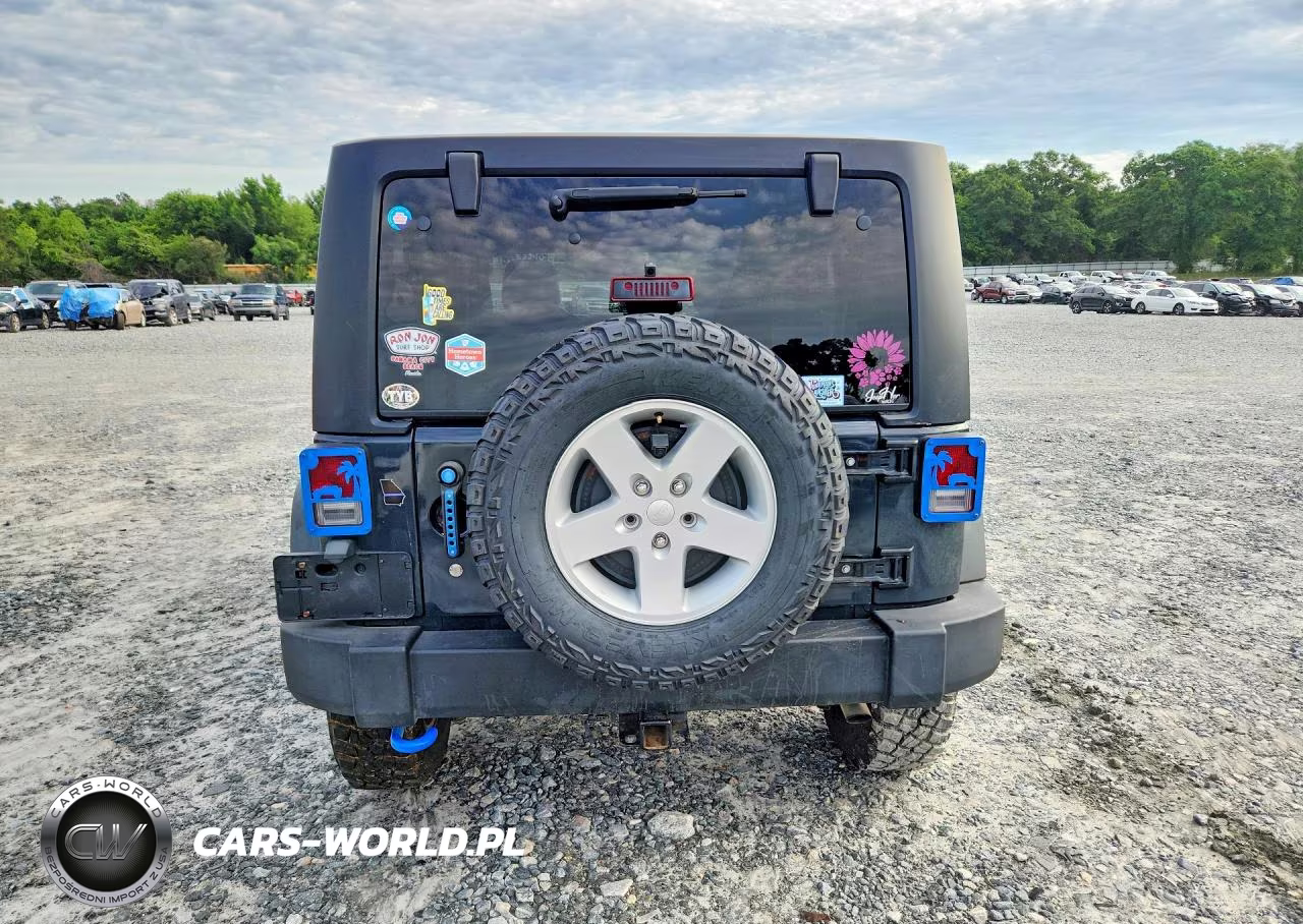 2016 Jeep Wrangler Unlimited Sport VIN:1C4BJWDG0GL266644 - 6