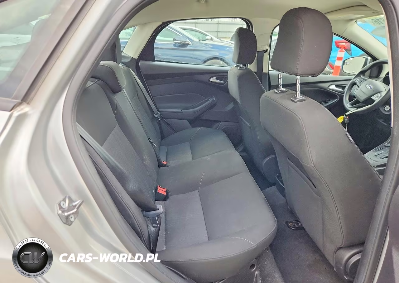 2015 Ford Focus Se VIN:1FADP3F27FL209580 - 10