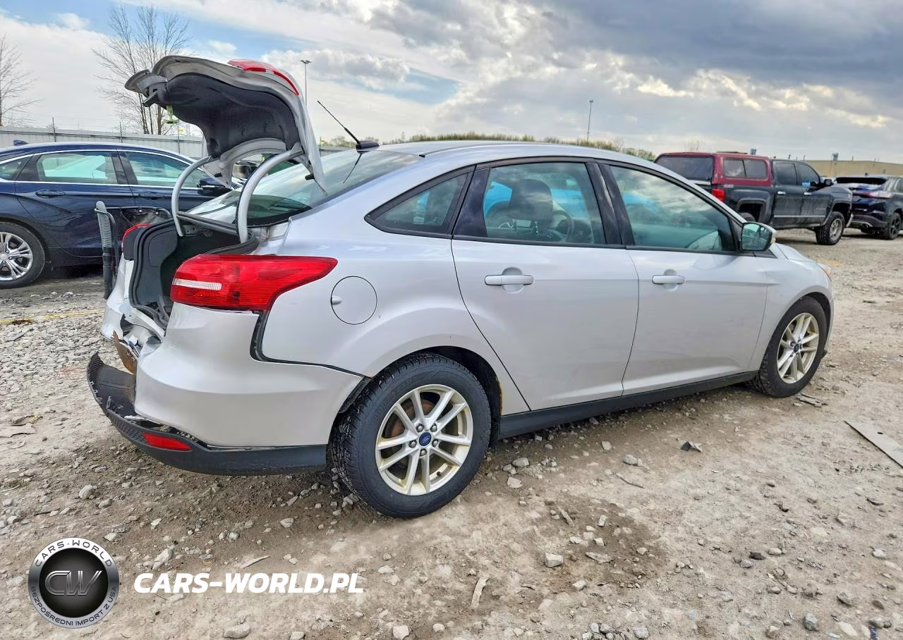 2015 Ford Focus Se VIN:1FADP3F27FL209580 - 3