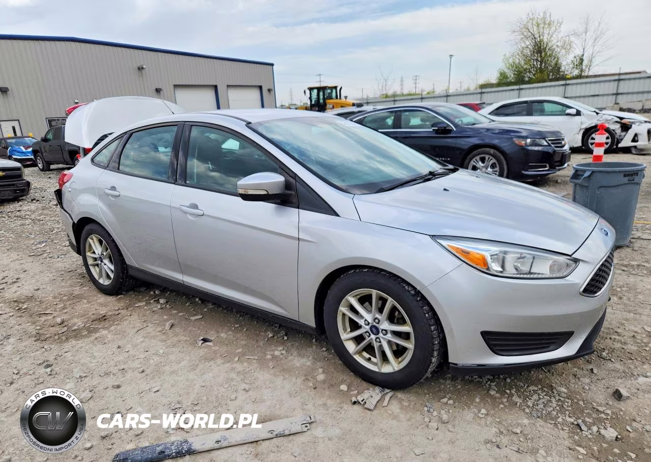 2015 Ford Focus Se VIN:1FADP3F27FL209580 - 4